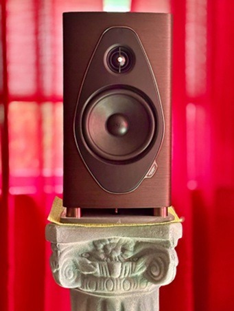 Sonus faber Sonetto II G2 Secrets of the hometheatre állványon