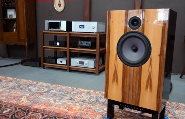 Atoll MS120 bemutató Twittering Machines első rendszer