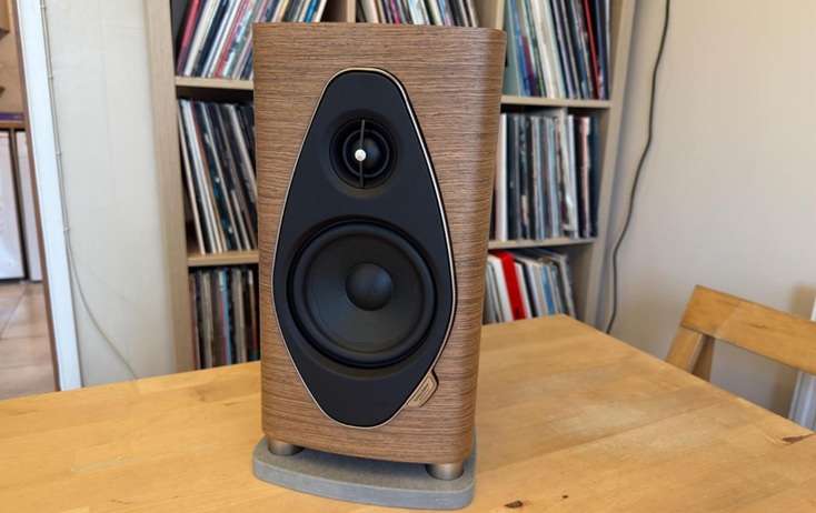 Sonus faber Sonetto I G2 bemutató AVForums asztalon