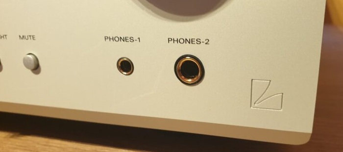 Luxman L-100 Centennial bemutató Hangzásvilág phones